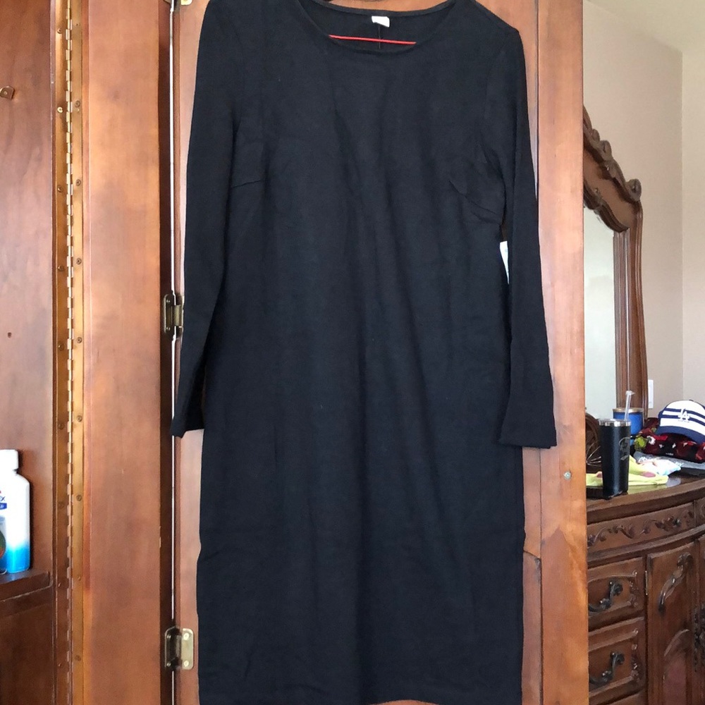 Black fitted ribbed dress